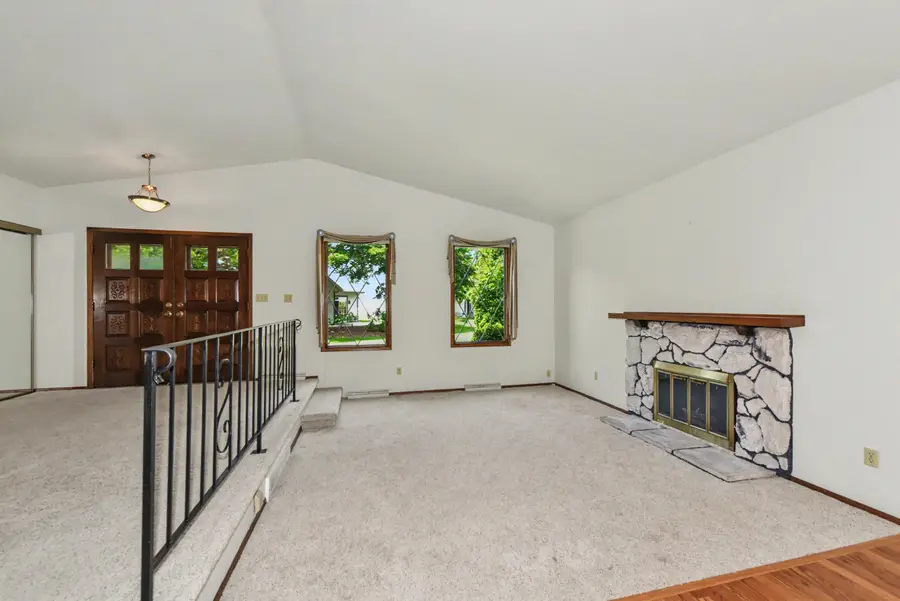 5297 Somerset Ln S, Greenfield, WI 53221 - #2