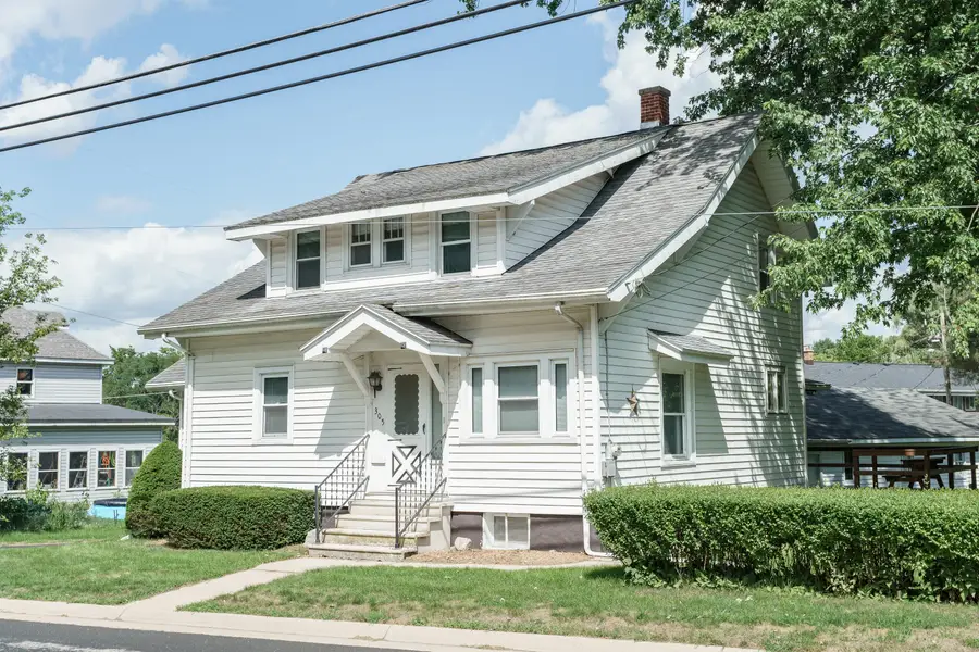 305 S Concord Ave, Watertown, WI 53094 - #3