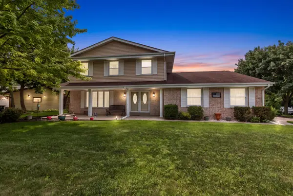 9301 S Sherwood Dr, Franklin, WI 53132