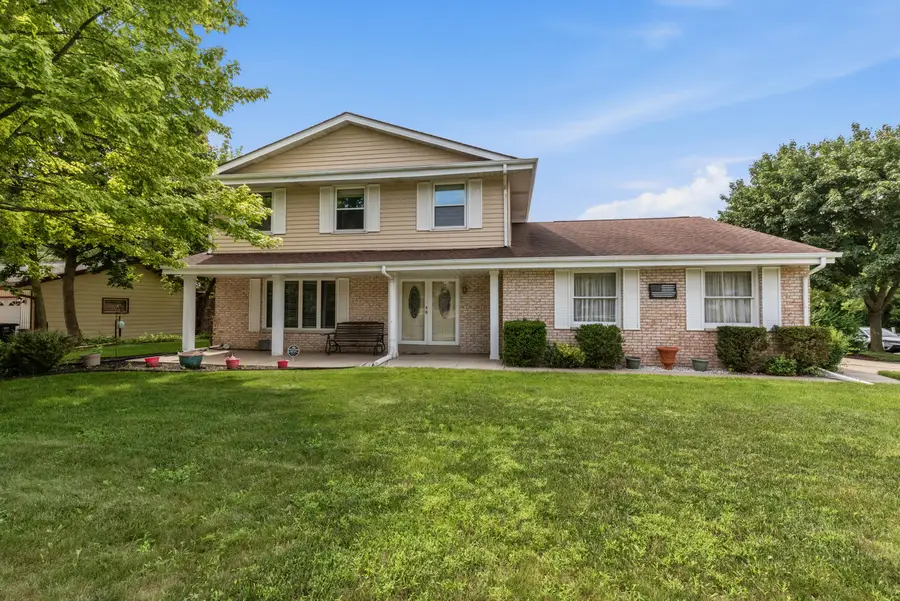 9301 S Sherwood Dr, Franklin, WI 53132 - #2