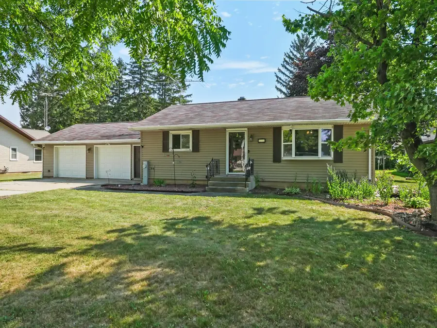 931 Landis St, Collins, WI 54207 - #3