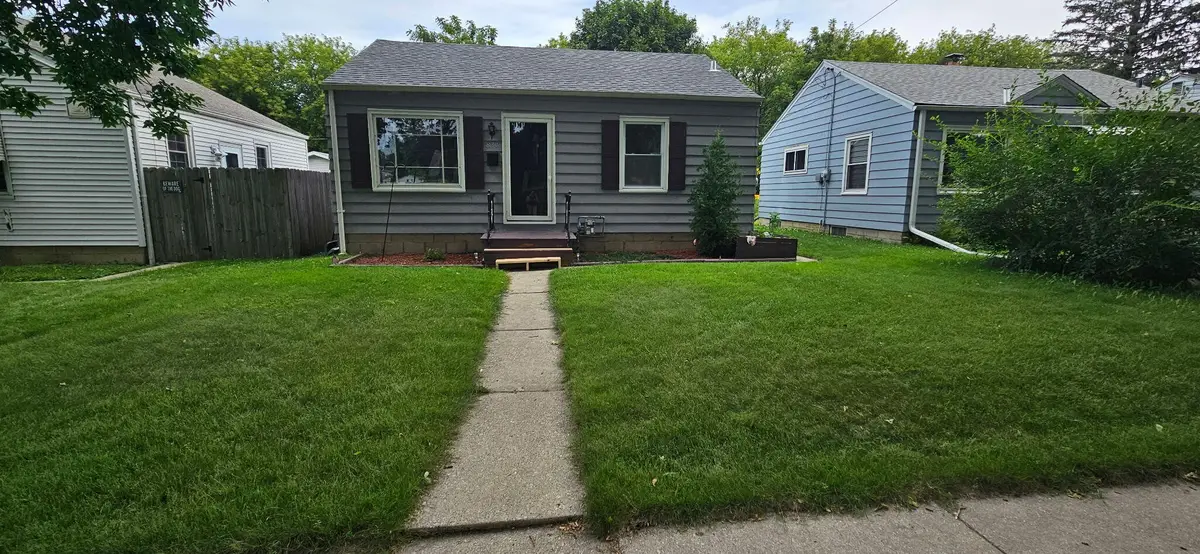834 E Holt Ave, Milwaukee, WI 53207 - #1