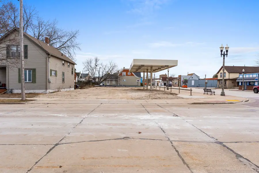 2023 Washington St, Two Rivers, WI 54241 - #2