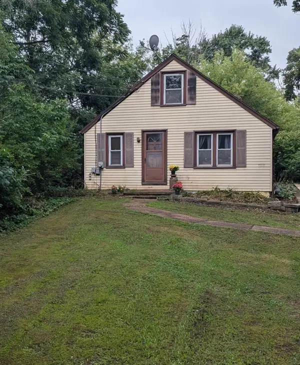 6115 S Linnie Lac Dr, New Berlin, WI 53146