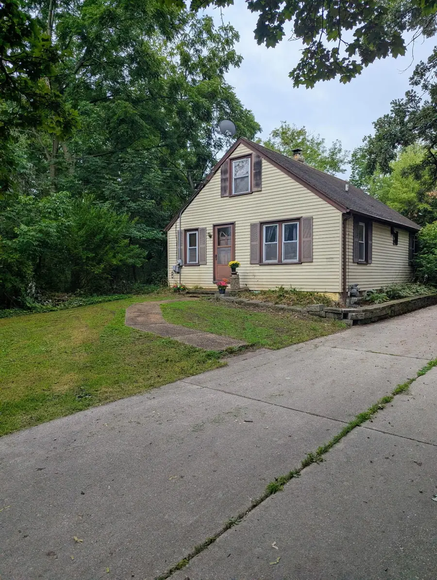 6115 S Linnie Lac Dr, New Berlin, WI 53146 - #2