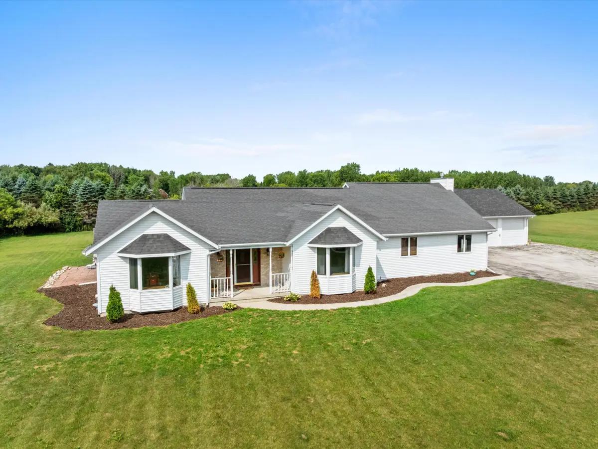3538 Greenview Ct, Manitowoc Rapids, WI 54230 - #1