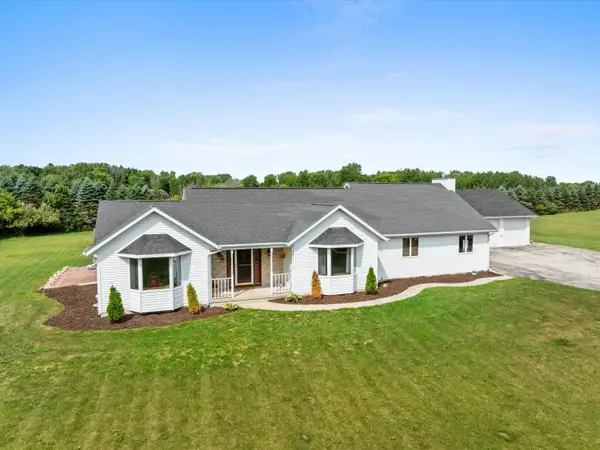 3538 Greenview Ct, Manitowoc Rapids, WI 54230