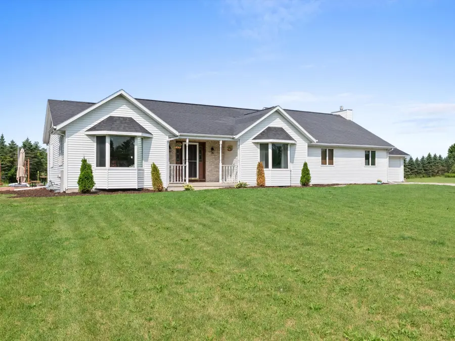 3538 Greenview Ct, Manitowoc Rapids, WI 54230 - #2