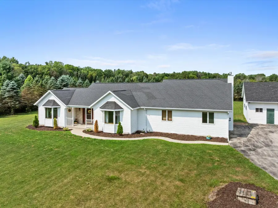 3538 Greenview Ct, Manitowoc Rapids, WI 54230 - #3