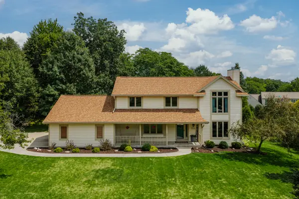 W237N3390 Five Fields Rd, Pewaukee, WI 53072