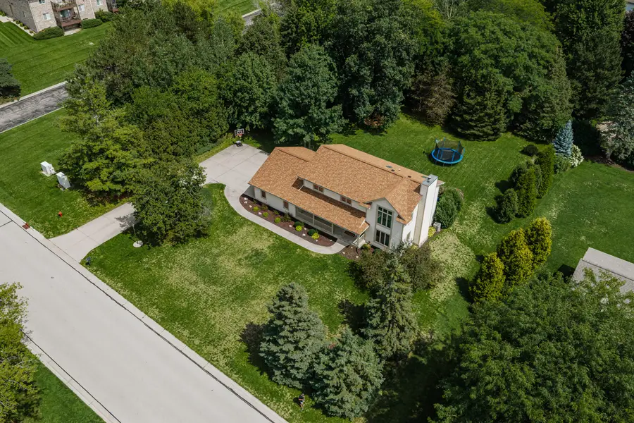 W237N3390 Five Fields Rd, Pewaukee, WI 53072 - #2