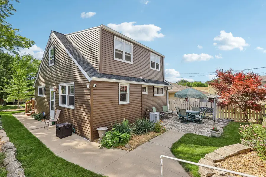 4554 S 48th St, Greenfield, WI 53220 - #2