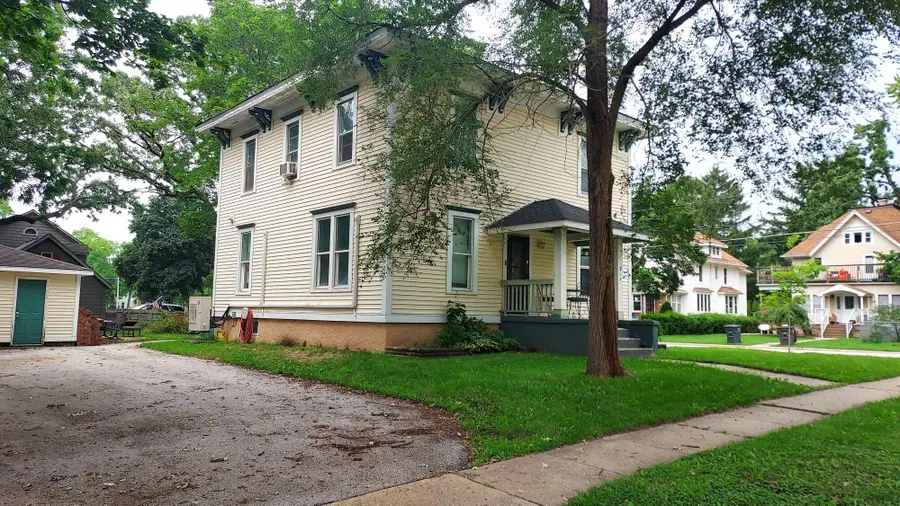 619 Division St, Mukwonago, WI 53149 - #2