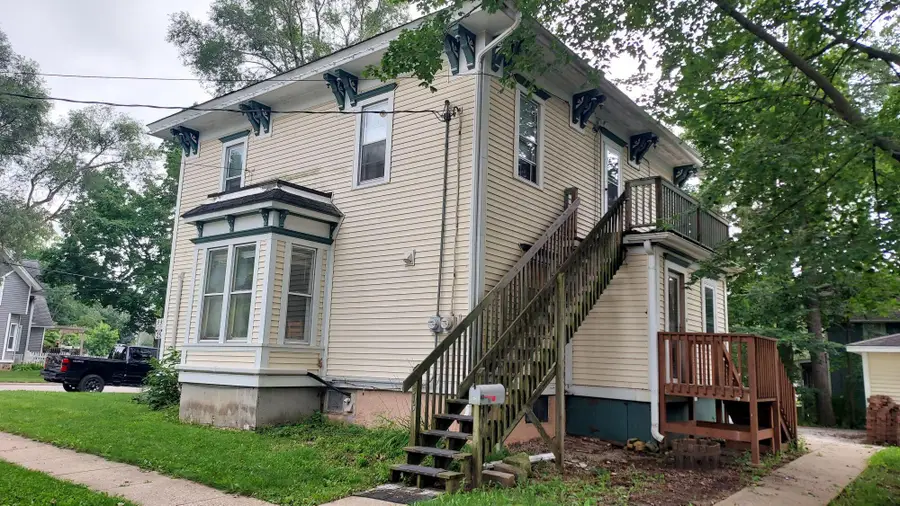 619 Division St, Mukwonago, WI 53149 - #3