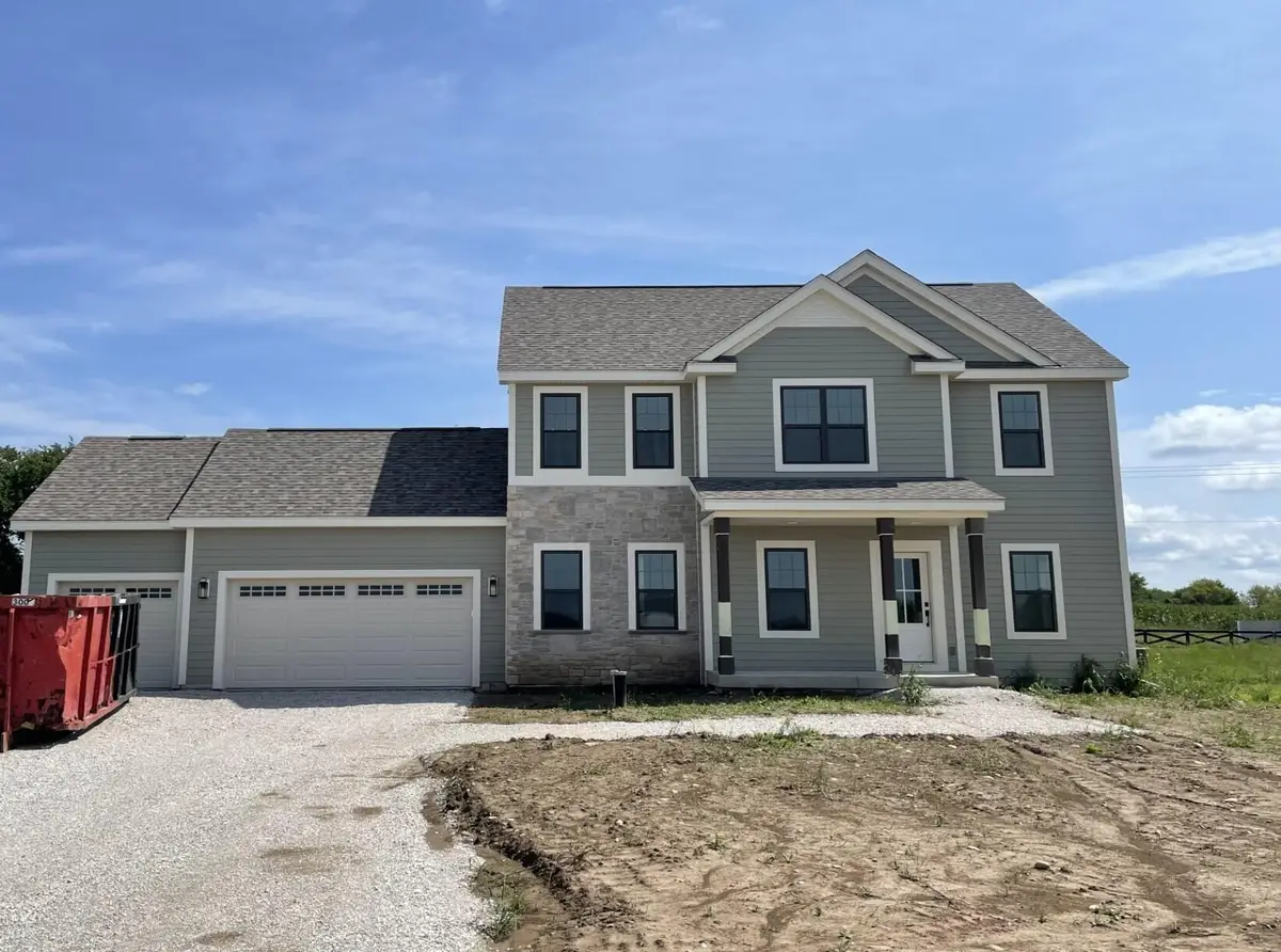 W275N8210 Harvest Ct, Lisbon, WI 53029 - #1