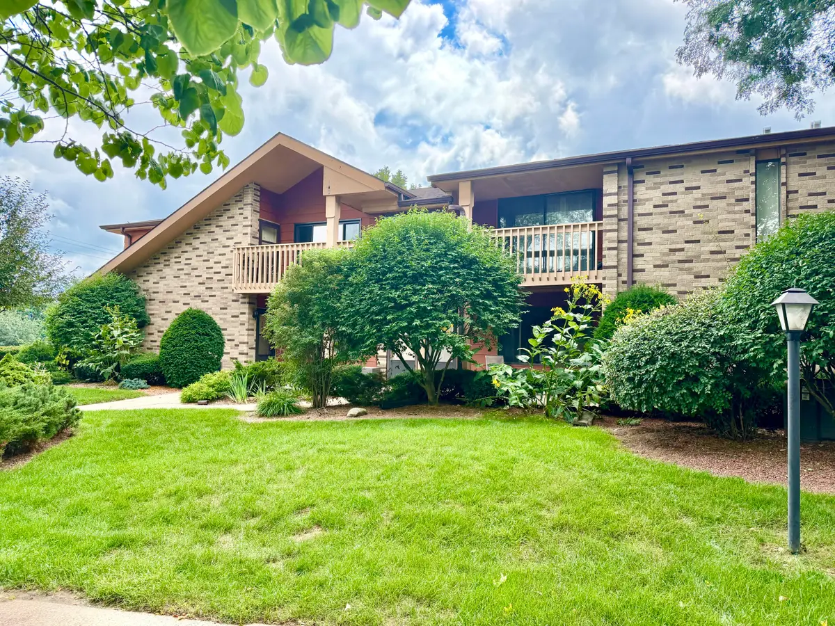 1619 Dover Dr, Waukesha, WI 53186 - #1