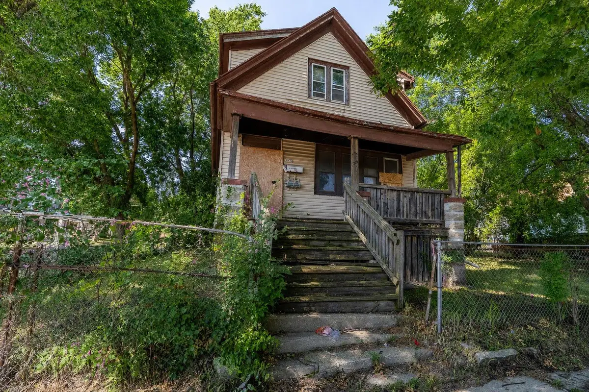 2532 W Lloyd St, Milwaukee, WI 53205 - #1