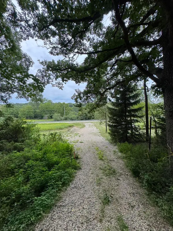 W316S198 Highway 83, Delafield, WI 53018