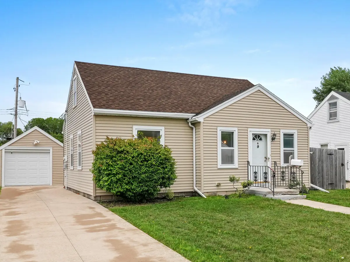 419 S 30th St, Manitowoc, WI 54220 - #1