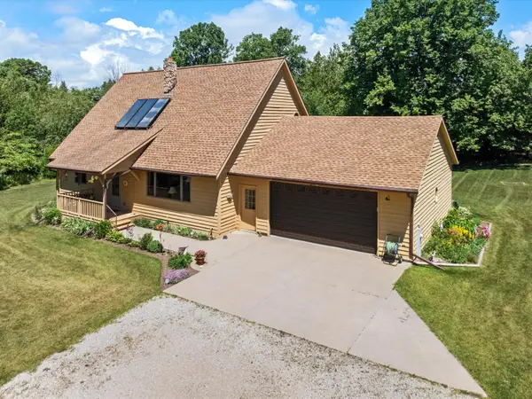 3418 W Twin Ln, Kossuth, WI 54241