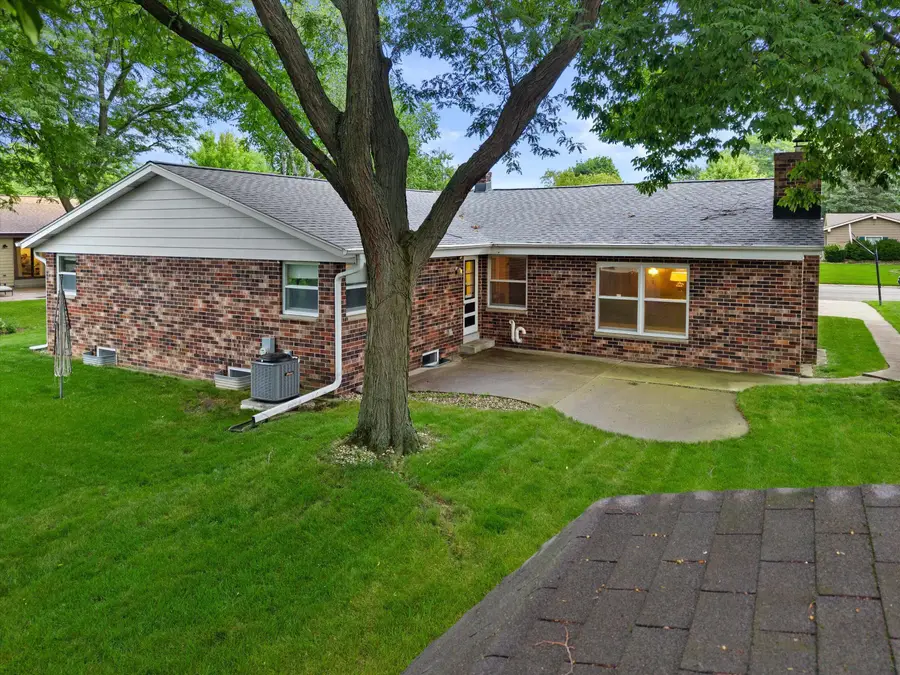 W164N10543 Timberline Ct, Germantown, WI 53022 - #2