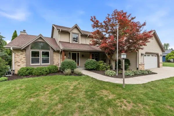 W144N4871 Stone Dr, Menomonee Falls, WI 53051