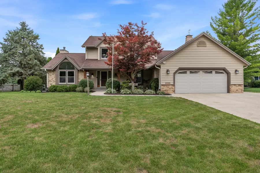 W144N4871 Stone Dr, Menomonee Falls, WI 53051 - #3