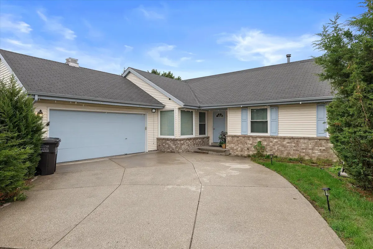 4102 W Minnesota Ct, Franklin, WI 53132 - #1