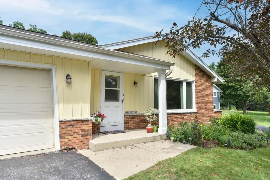W193S7137 Hillview Dr, Muskego, WI 53150 - #3