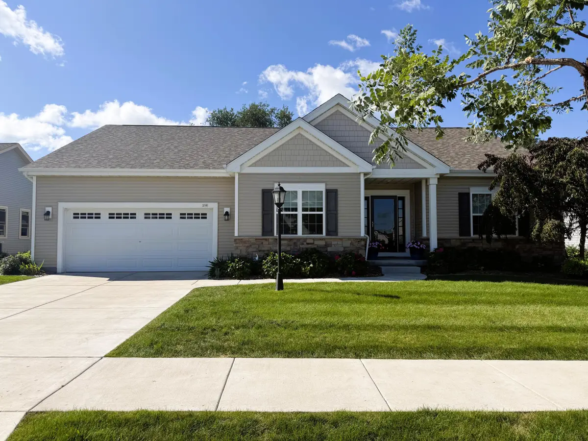 259 Silver Lake Trl, Oconomowoc, WI 53066 - #1