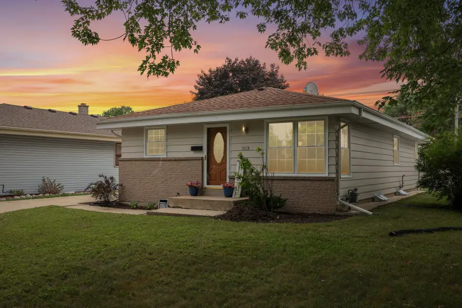 9807 W Morgan Ave, Milwaukee, WI 53228 - #2