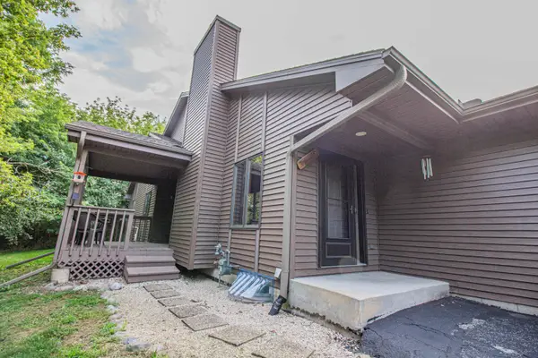 N81W13172 Country Terrace Ln, Menomonee Falls, WI 53051