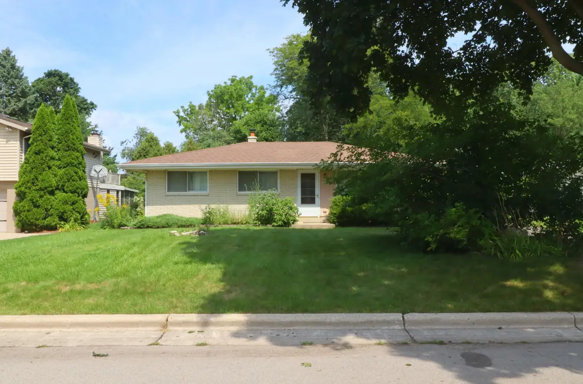 3412 W Wanda Ave, Milwaukee, WI 53221 - #1