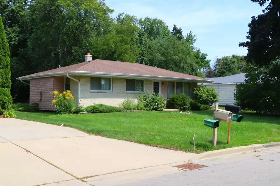 3412 W Wanda Ave, Milwaukee, WI 53221 - #2