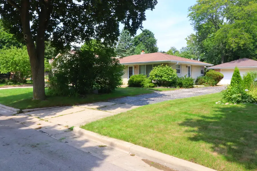 3412 W Wanda Ave, Milwaukee, WI 53221 - #3