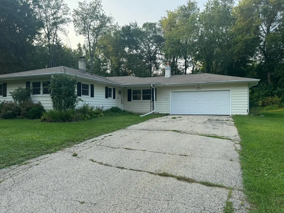 N70W39060 Foster Dr, Oconomowoc, WI 53066 - #1