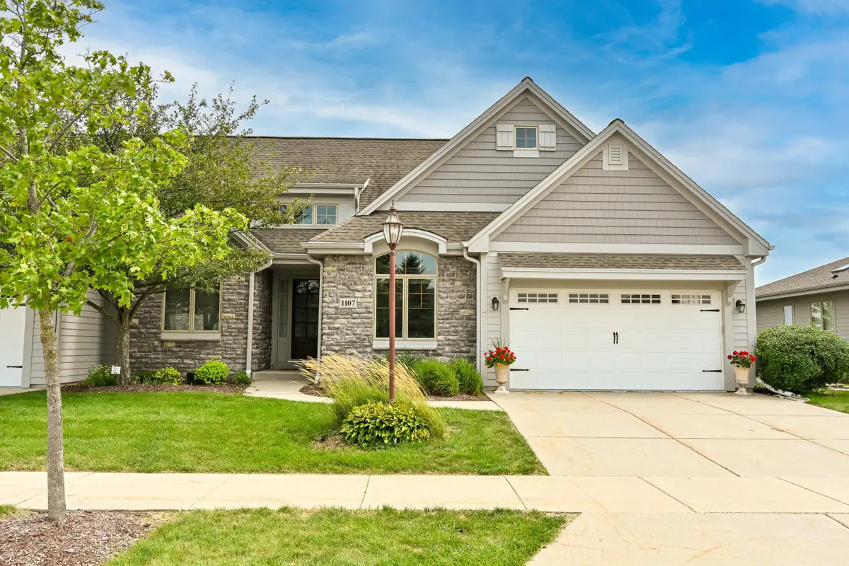 1107 Woodland Hills Dr, Waukesha, WI 53188 - #1
