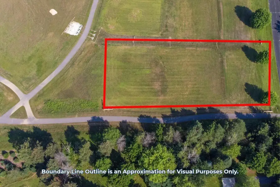 705 S Wayfare Trl, Summit, WI 53066 - #3