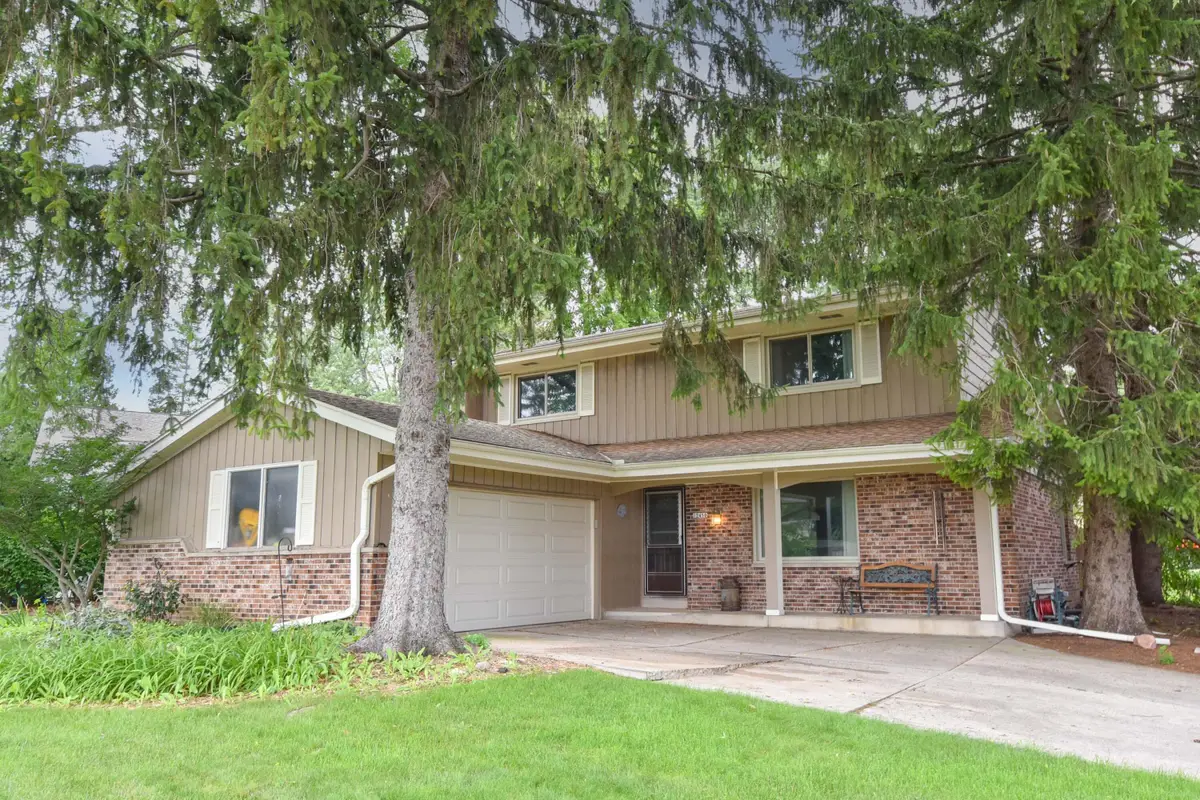 12450 W Ohio Dr, New Berlin, WI 53151 - #1
