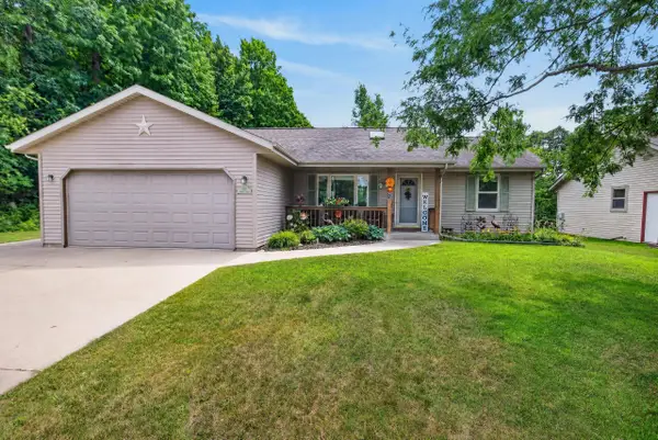513 Polaris St, West Bend, WI 53095