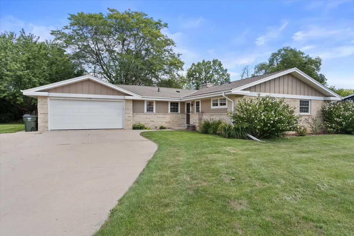 13728 W Honey Ln, New Berlin, WI 53151 - #1