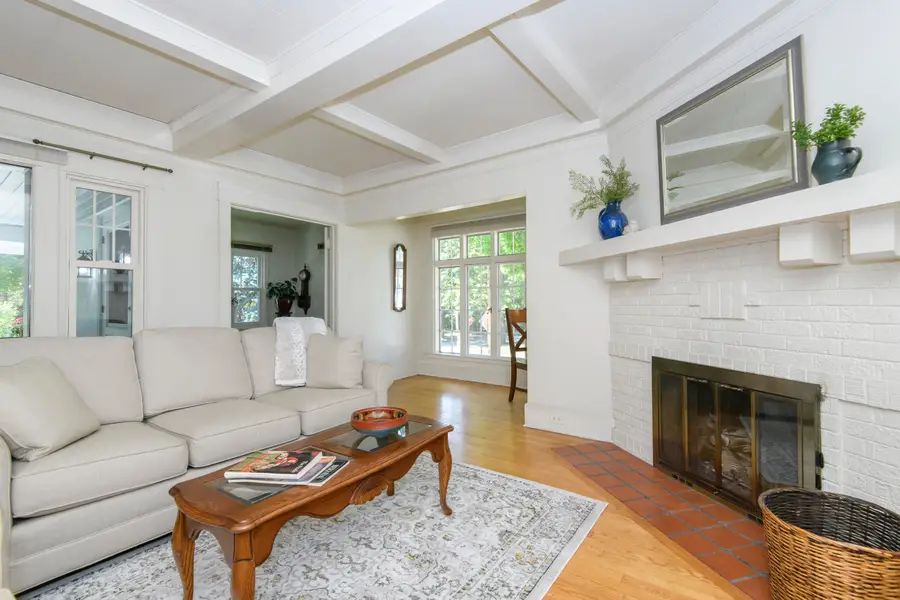 121 N Hartwell Ave, Waukesha, WI 53186 - #3