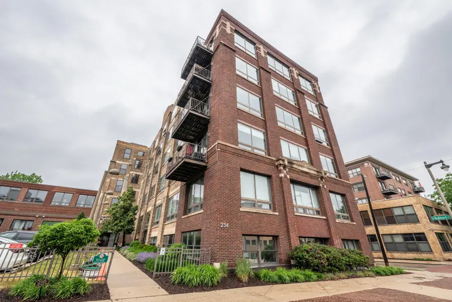 234 E Reservoir Ave, Milwaukee, WI 53212 - #2