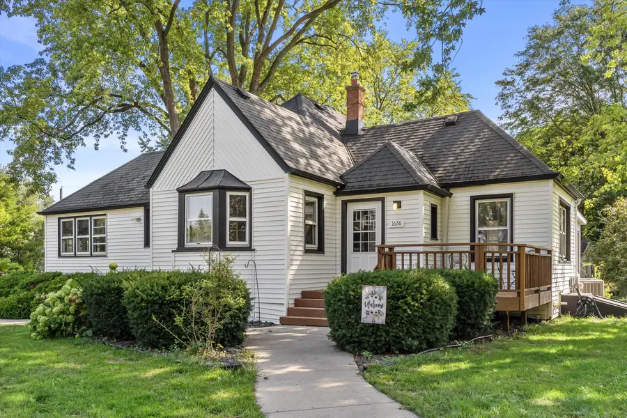 1636 S Triangle Ave, New Berlin, WI 53151 - #2