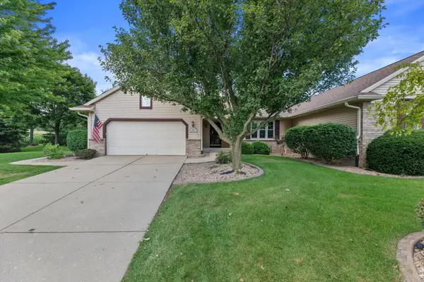 N66W15406 Raven Way Dr, Menomonee Falls, WI 53051