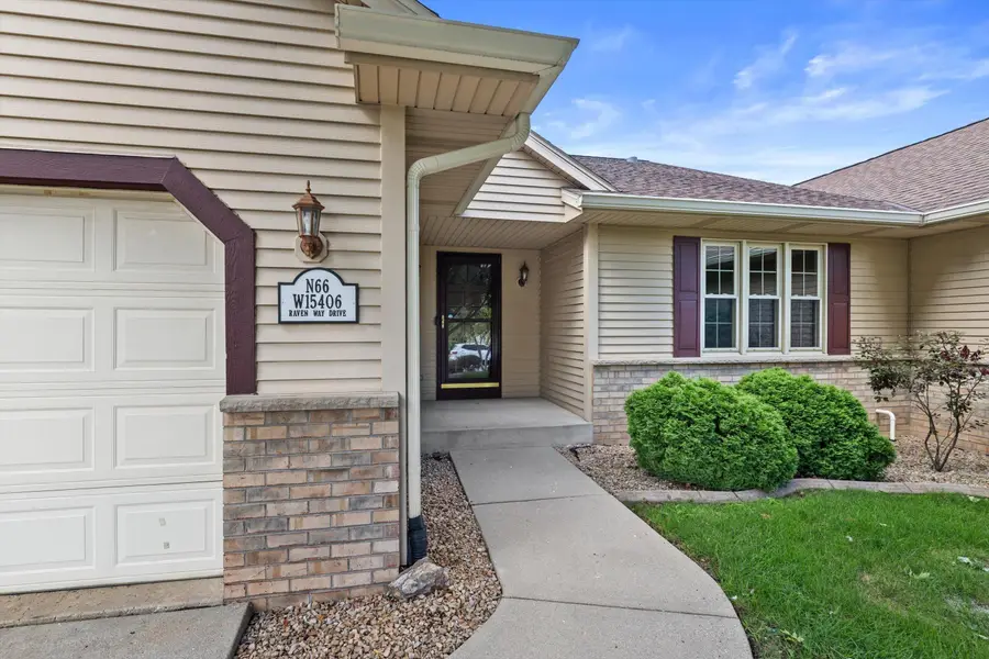 N66W15406 Raven Way Dr, Menomonee Falls, WI 53051 - #3