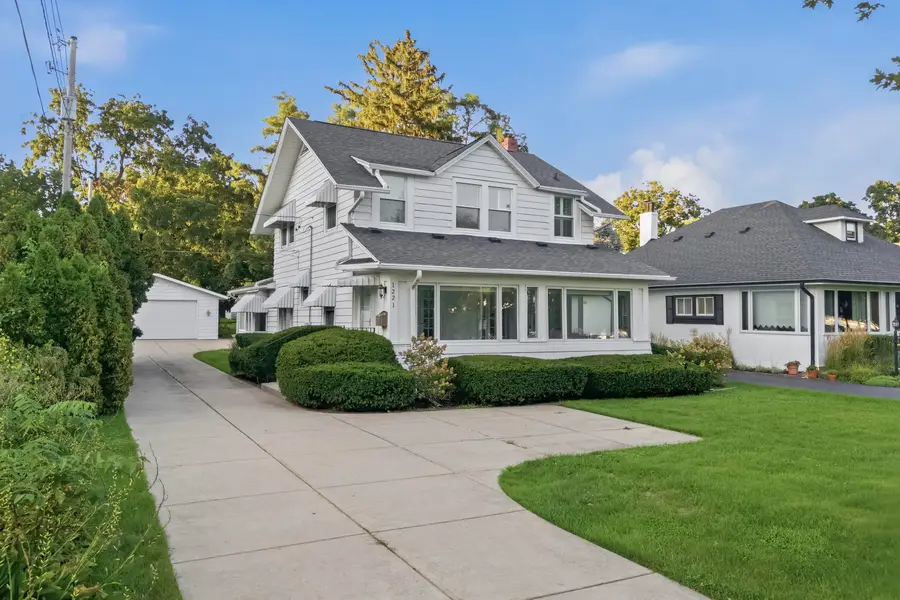 1221 W Main St, Lake Geneva, WI 53147 - #2