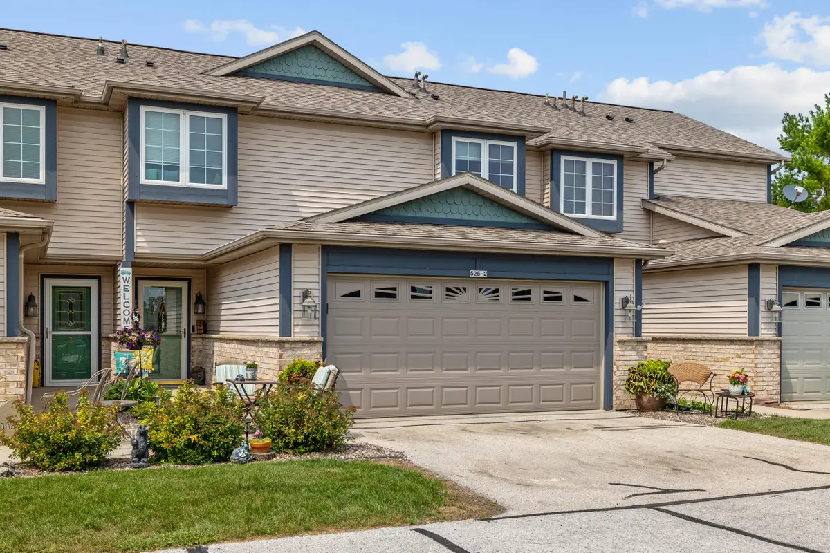 525 Bluebill Ln, Sheboygan Falls, WI 53085 - #1