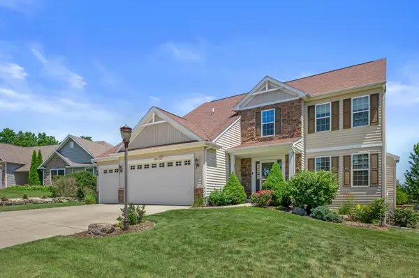 2305 Rustic Woods Ct, Waukesha, WI 53188