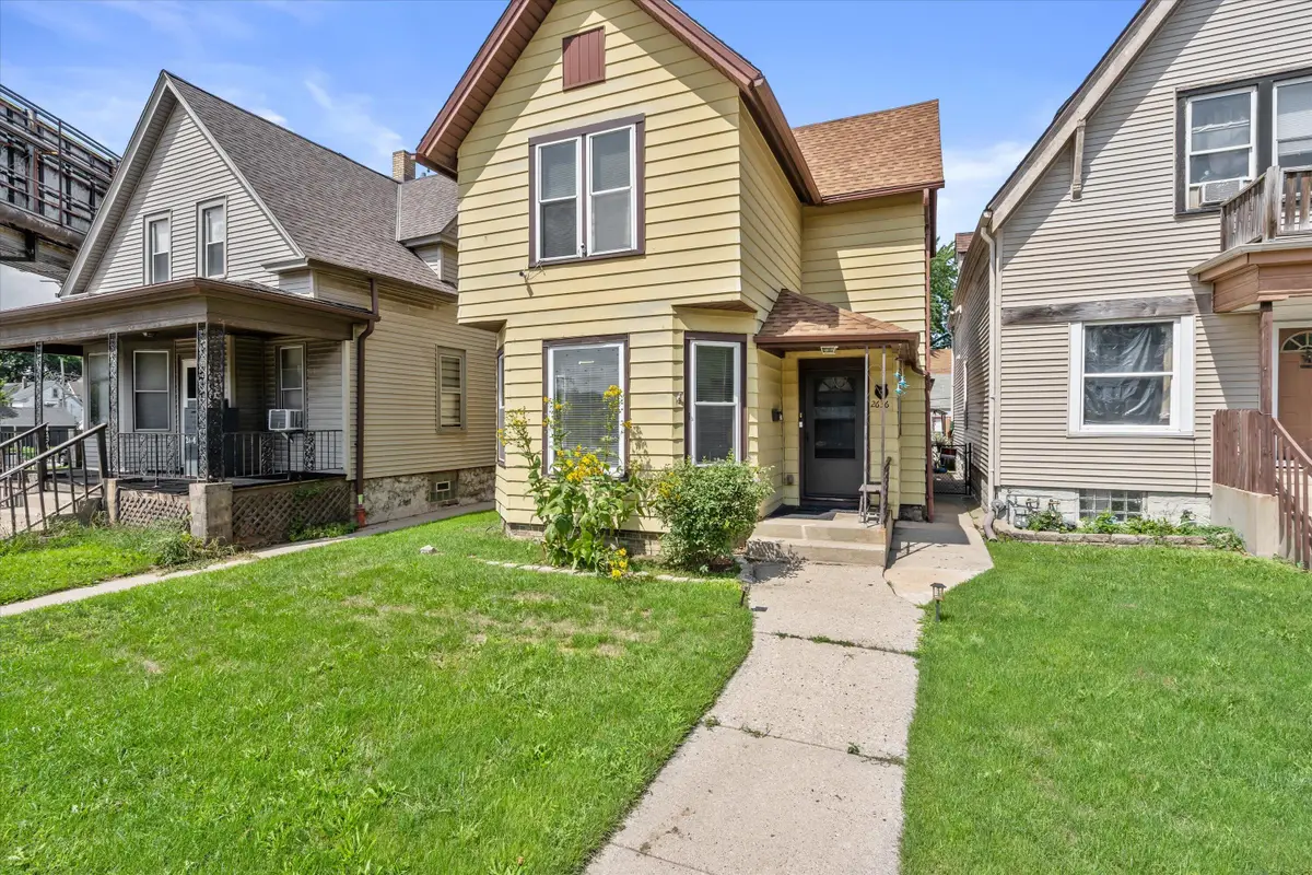 2636 W Hayes Ave, Milwaukee, WI 53215 - #1